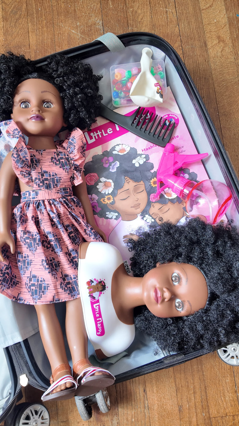 Tête à coiffer noire aux cheveux afro Little Happy — tresses, vanilles et perles, dès 5 ans